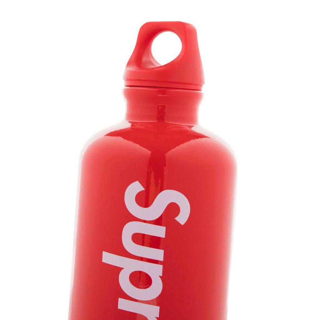 supreme/sigg traveller 0.6l water bottle www.krzysztofbialy.com